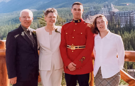 Darryl & Suzanne Goyetche with son Chris of Cochrane, AB and daughter Julie of Gaspereau, NS (2002)