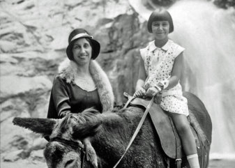 Marie (Goyetche) Pond of Galveston, TX & Arichat, NS with daughter Dorothy (1926)