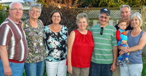 Darryl & Suzanne Goyetche of Cochrane, AB with Linda (Goyetche) Phares, Elaine (Goyetche) & Gary Cornell, Raymond, Julie & Edwin Goyetche of London, ON (2015)